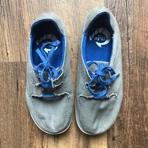 OLUKAI // NWOT Ohana Boys Lace Up charcoal size 3